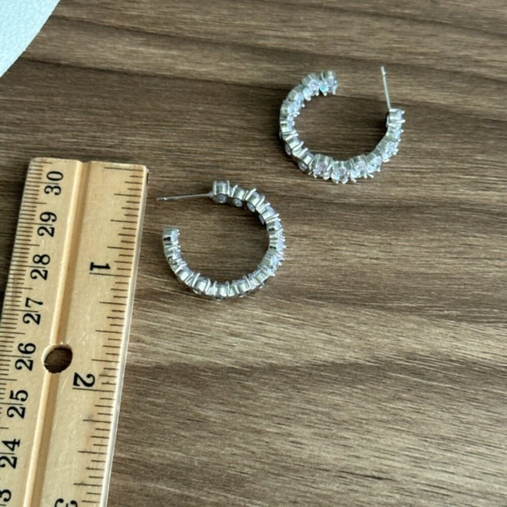 Silver Hoop Earrings Q549 - Picture 8 of 9